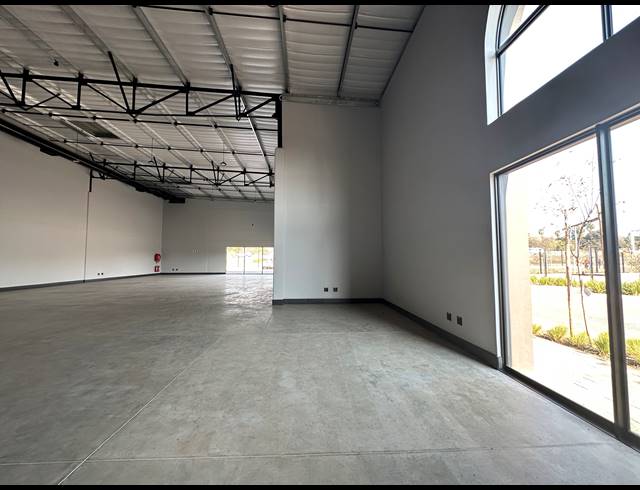 560M² WAREHOUSE TO LET IN ROOIHUISKRAAL NORTH